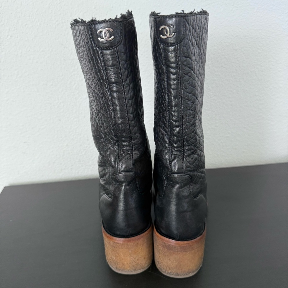 Chanel CC Logo Shearling Black Leather Boots - Picture 4 of 15